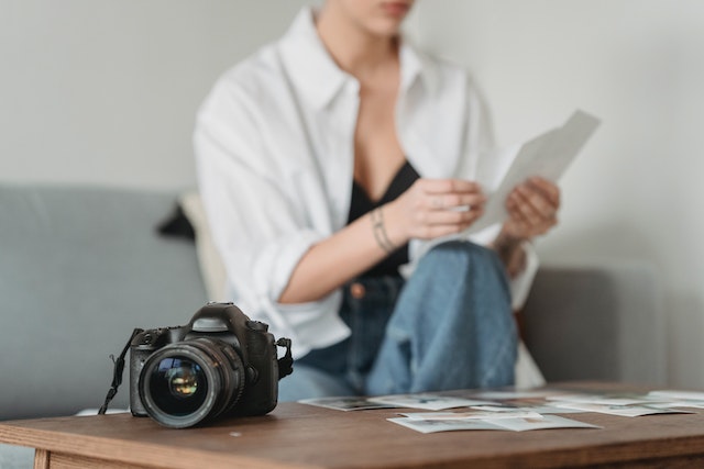 photographer-sitting-on-couch