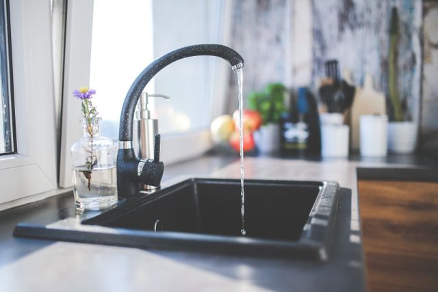 sink-flowing-water